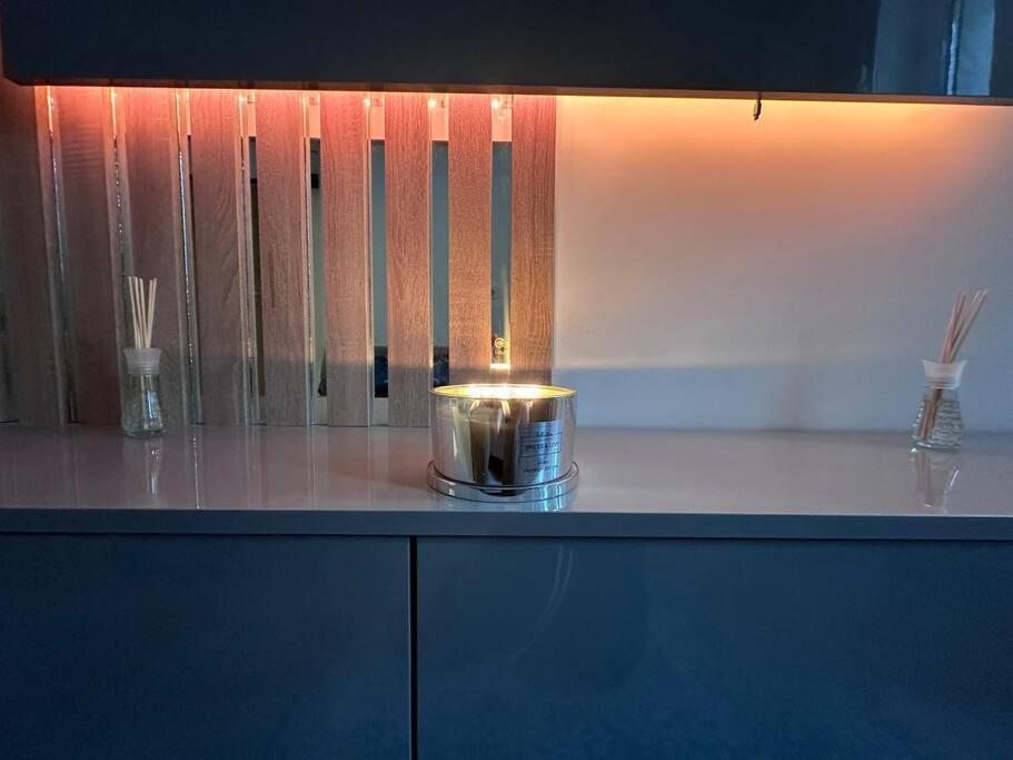 Cozy 1 Bedroom Apartment! Bükreş Dış mekan fotoğraf