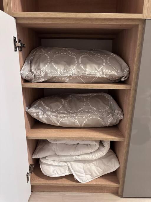 Cozy 1 Bedroom Apartment! Bükreş Dış mekan fotoğraf